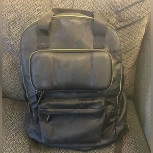 Tommy bahama dark camouflage black & grey multi pocket backpack!